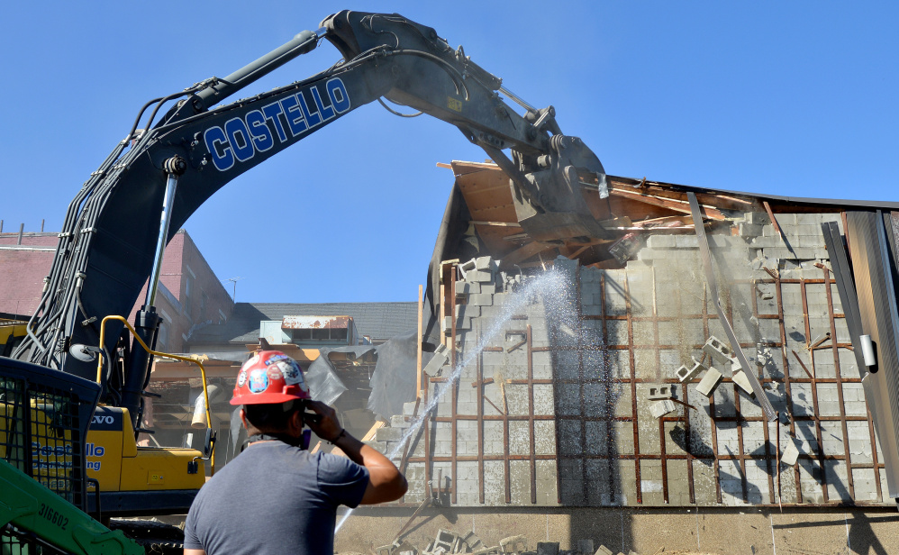 Walls of former Levine's building come tumbling down in Waterville - Kennebec Journal & Morning Sentinel